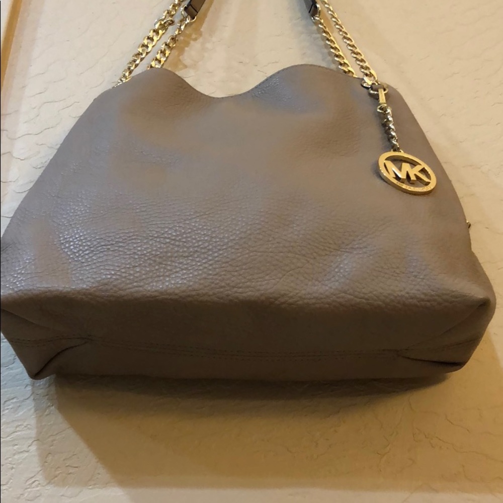 MICHAEL KORS taupe purse with gold detail✨ - Picture 2 of 6